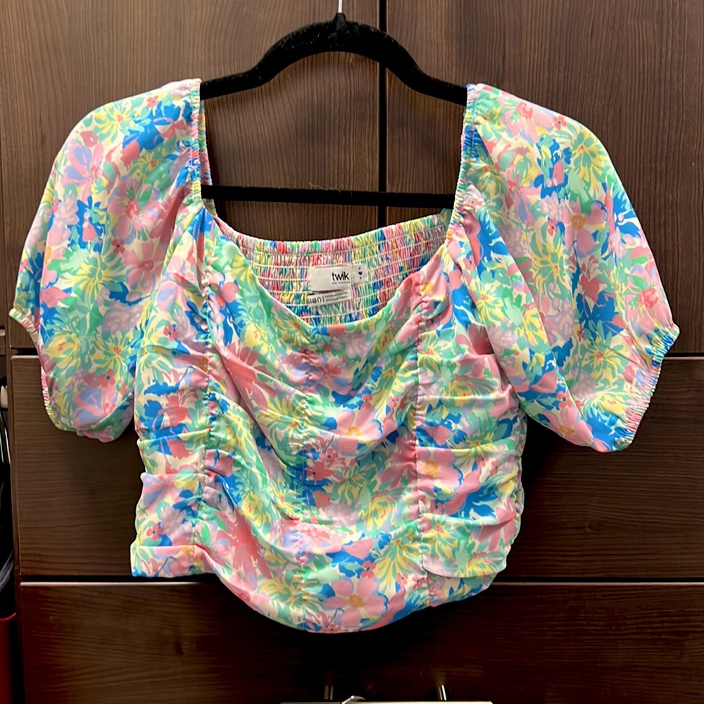 Floral ruffle sleeve top